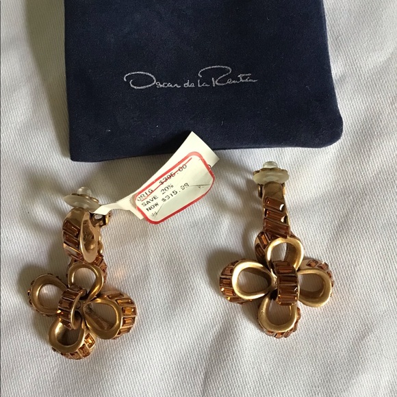 New OSCAR DE LA RENTA Designs beautiful Earrings.